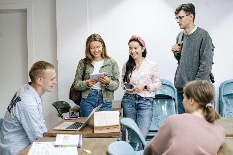 A Comprehensive Guide to Choosing a Research Topic and Methodology for Your MA/PhD